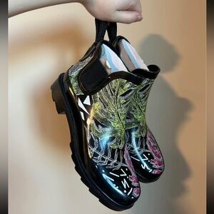 Sakroots Ankle Rain Boots size 6 NWOT